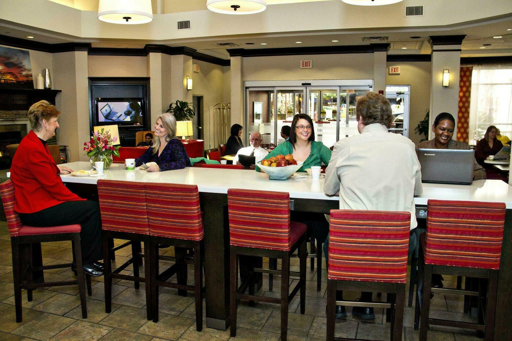 Hampton Inn & Suites Memphis-Beale Street Restoran gambar